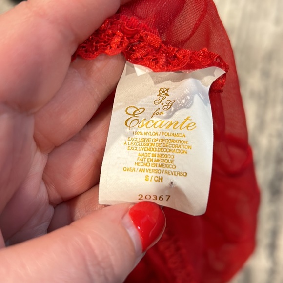 Red lingerie, size small - Picture 4 of 4